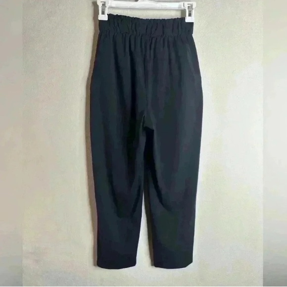 Lululemon Keep Moving Crop High Rise Inseam 23" Black size 2 - Picture 2 of 4